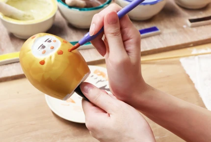 'Yukatabe-san' Doll Painting (15–40 min.)【Kutani Ware Kinuya (Circulo Pottery Studio)】