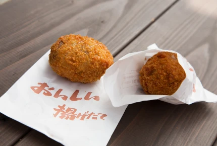 Potato croquettes served hot Niku no Izumiya (Meat Shop)