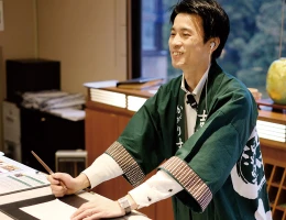 写真：かがり吉祥亭の法被を着た従業員