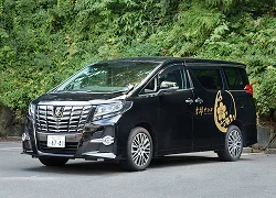 写真：送迎車
